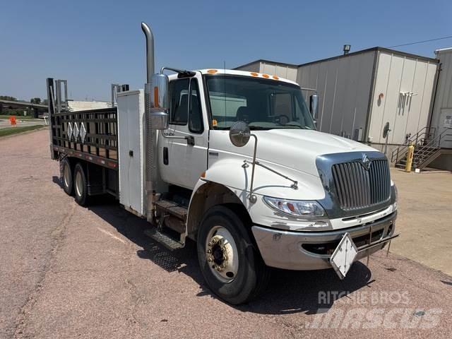 International  Lastbil med lad/Flatbed