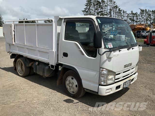 Isuzu ELF Lastbiler med tip