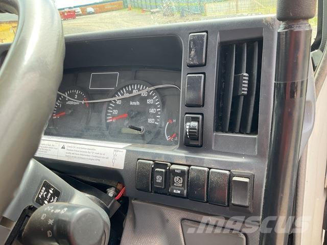 Isuzu ELF Lastbiler med tip