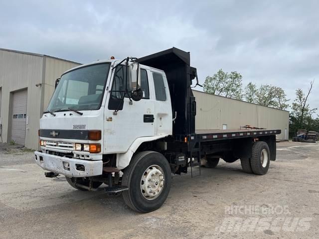 Isuzu FTR Lastbiler med tip