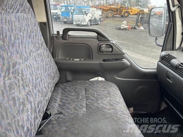 Isuzu NKR300s Entreprenør - Andet