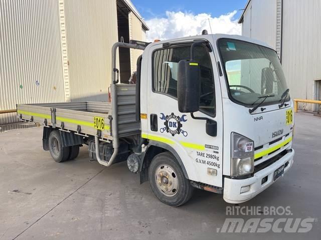 Isuzu NNR 200 Lastbil med lad/Flatbed