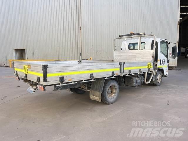 Isuzu NNR 200 Lastbil med lad/Flatbed
