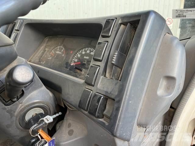 Isuzu NNR 200 Lastbil med lad/Flatbed