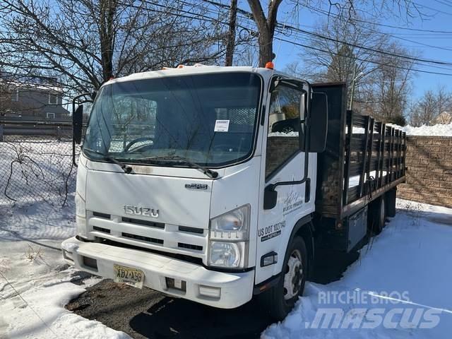 Isuzu NPR Lastbil med lad/Flatbed