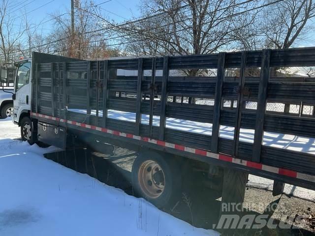 Isuzu NPR Lastbil med lad/Flatbed