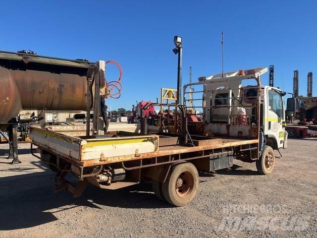 Isuzu NPS 300 Lastbil med lad/Flatbed