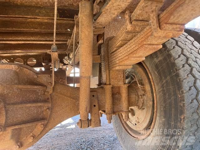 Isuzu NPS 300 Lastbil med lad/Flatbed