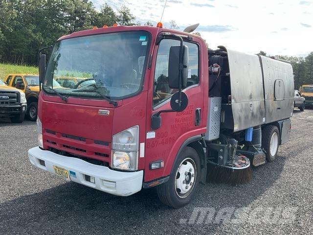 Isuzu NRR Fejebiler