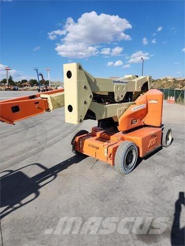 JLG E400AJP Bomlifte med knækarm