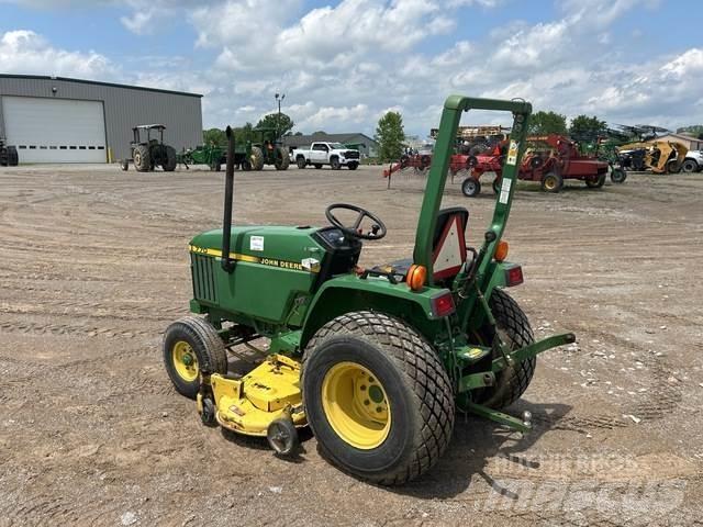 John Deere 770 Kompakte traktorer