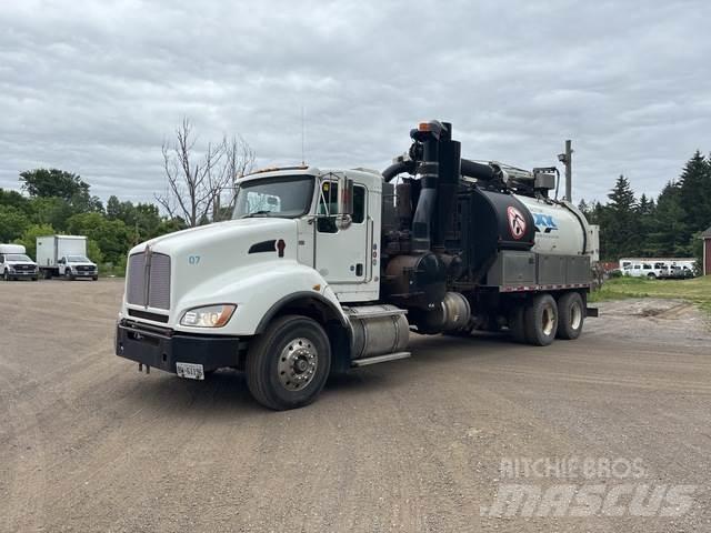Kenworth T440 Gravemaskiner på larvebånd