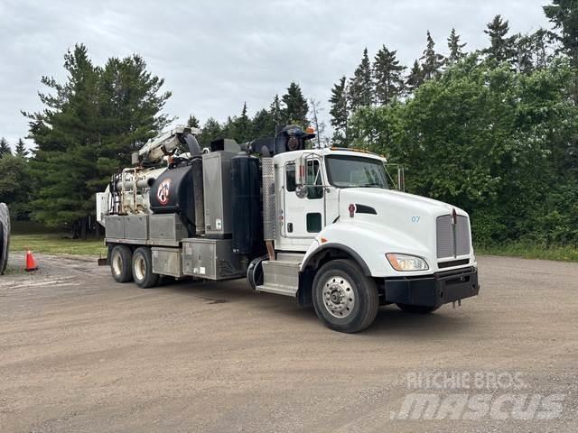 Kenworth T440 Gravemaskiner på larvebånd