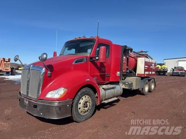 Kenworth T680 Gravemaskiner på larvebånd