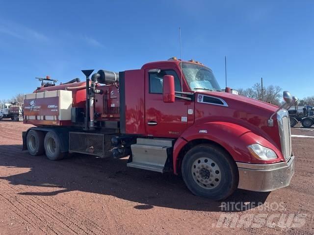 Kenworth T680 Gravemaskiner på larvebånd