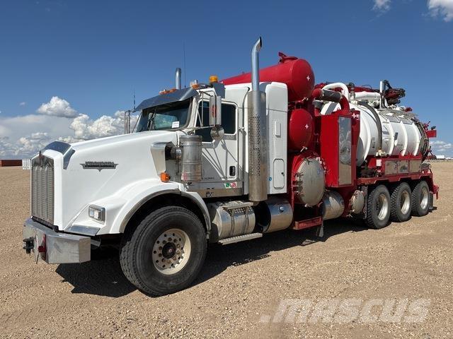 Kenworth T800 Gravemaskiner på larvebånd