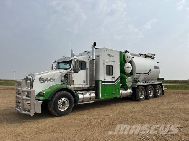 Kenworth T800 Gravemaskiner på larvebånd