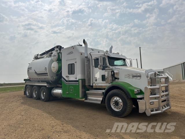 Kenworth T800 Gravemaskiner på larvebånd