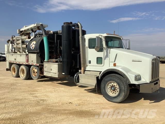 Kenworth T800 Gravemaskiner på larvebånd