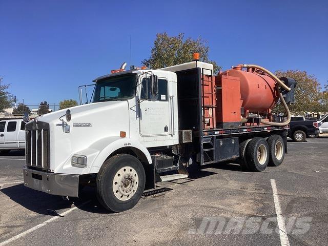 Kenworth T800 Gravemaskiner på larvebånd