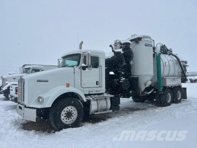 Kenworth T800 Gravemaskiner på larvebånd