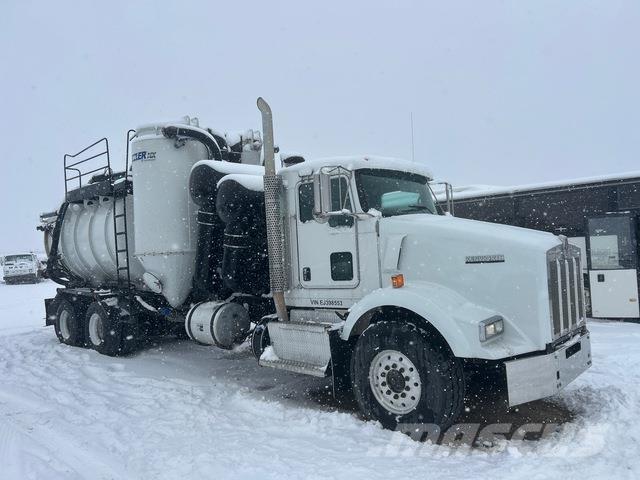 Kenworth T800 Gravemaskiner på larvebånd