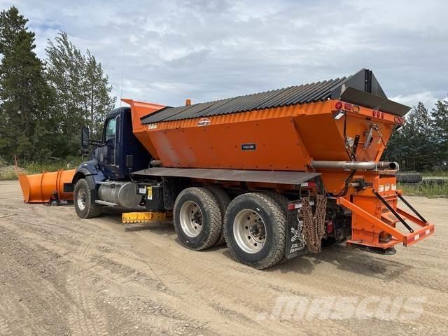 Kenworth T880 Sneskovle og -plove