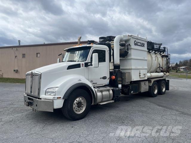 Kenworth T880 Gravemaskiner på larvebånd