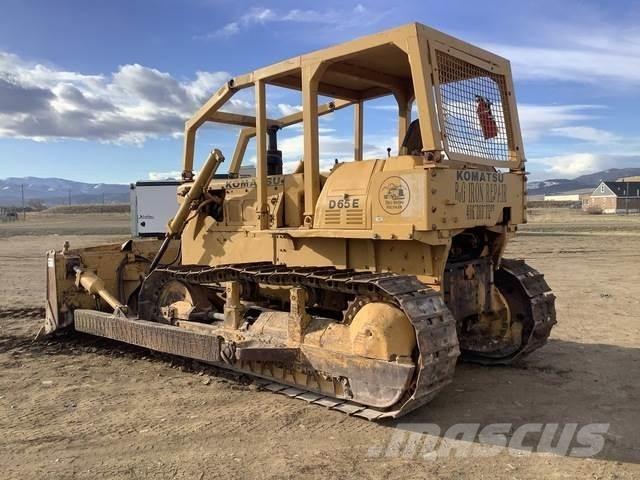Komatsu D65E-6 Bulldozer på larvebånd