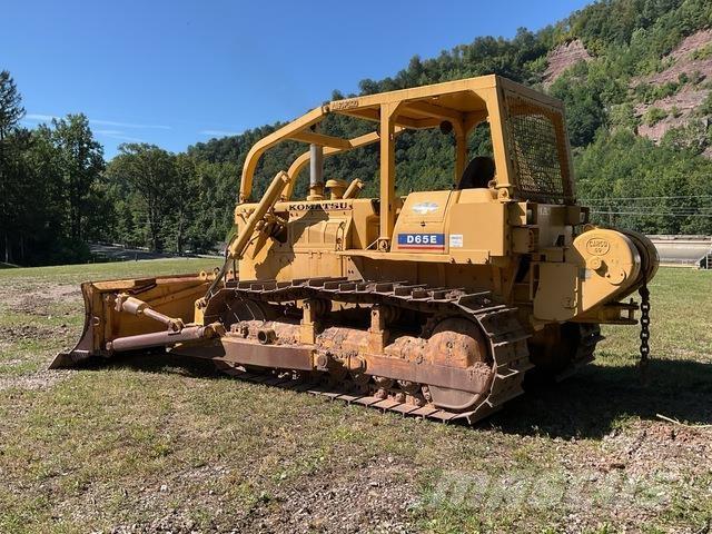 Komatsu D65E-6 Bulldozer på larvebånd