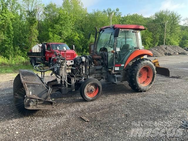 Kubota M5040 Indendørs koste
