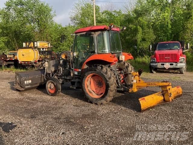 Kubota M5040 Indendørs koste