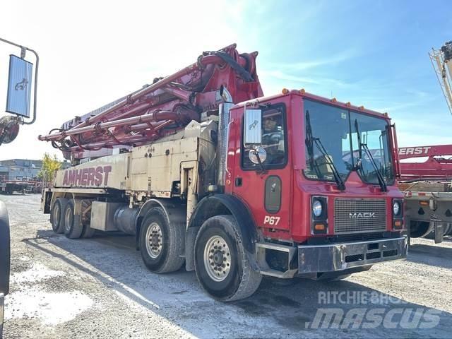 Mack  Betonpumper