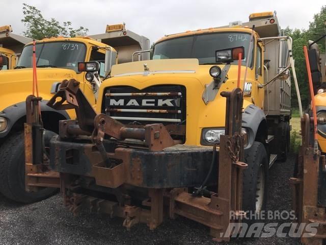 Mack 700 Sneskovle og -plove