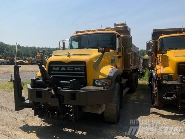 Mack 700 Sneskovle og -plove