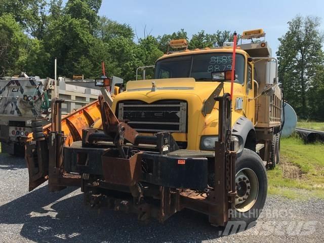 Mack 700 Sneskovle og -plove