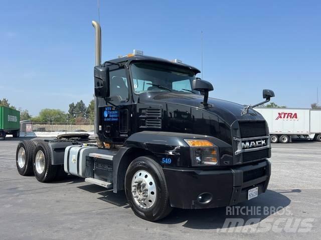 Mack AN64T Trækkere