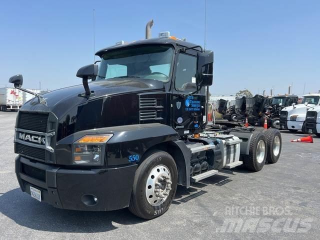 Mack AN64T Trækkere