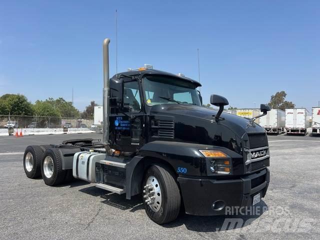 Mack AN64T Trækkere