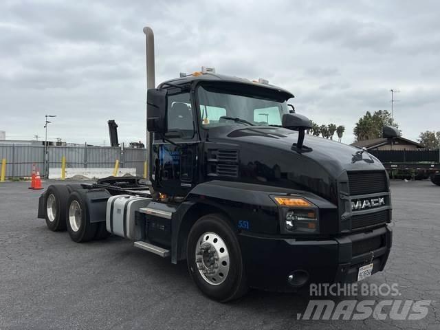 Mack AN64T Trækkere