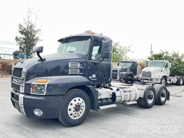 Mack AN64T Trækkere