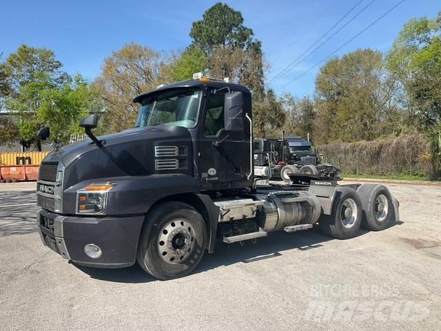 Mack AN64T Trækkere