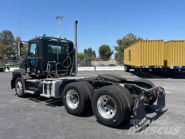 Mack AN64T Trækkere