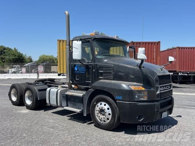 Mack AN64T Trækkere