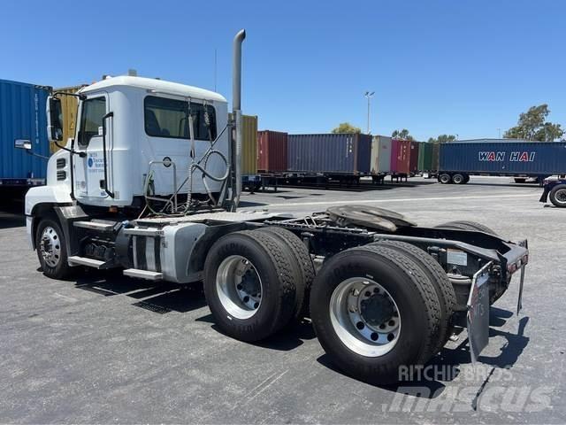 Mack AN64T Trækkere