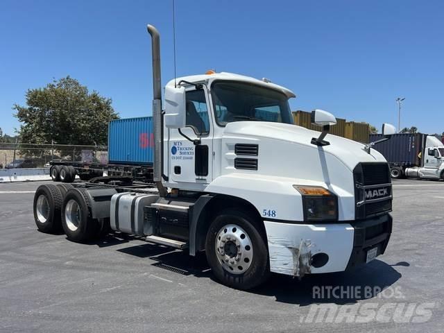 Mack AN64T Trækkere