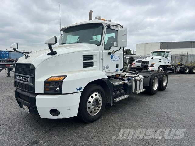 Mack AN64T Trækkere