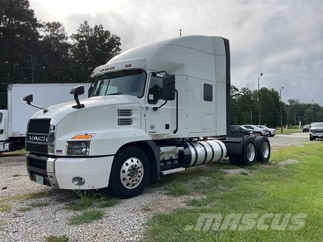 Mack AN64T Trækkere