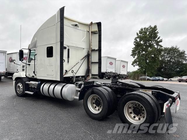 Mack AN64T Trækkere