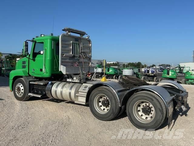 Mack AN64T Trækkere